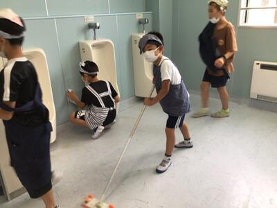 ４年生　トイレ掃除